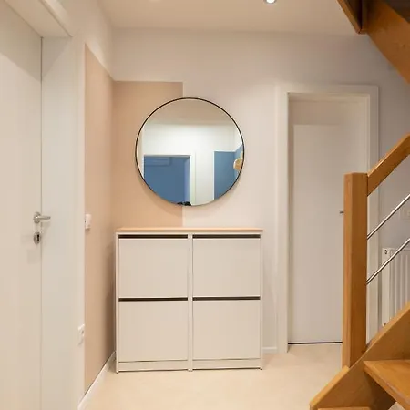 Strict Apartma *
