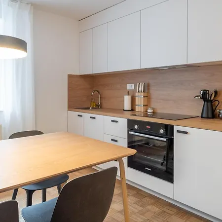 Strict Apartma