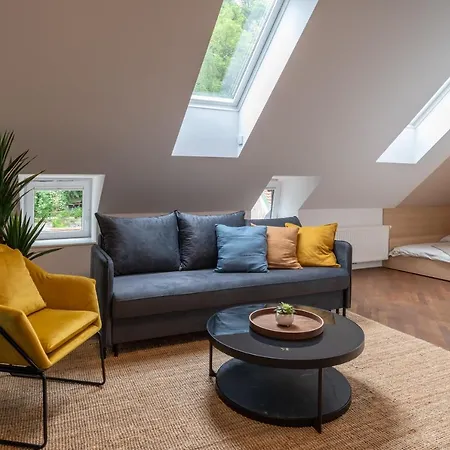 Apartma Strict