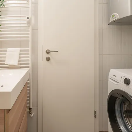 Apartma Strict *