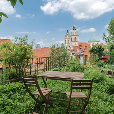 Apartma Strict *