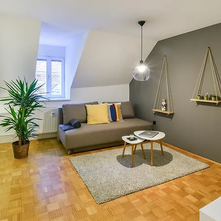 Strict Apartma *