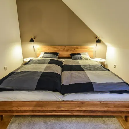 Apartma Strict