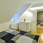 Strict Apartmán