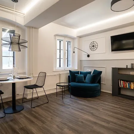 Strict * לובליאנה