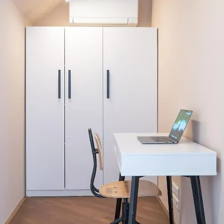 Strict Apartamento *