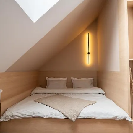 Strict * לובליאנה