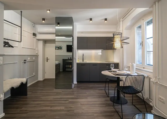 Strict * 류블랴나