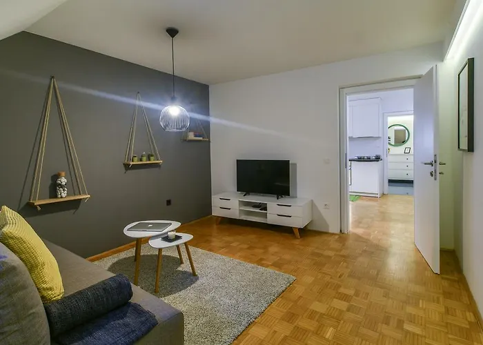 Strict * 류블랴나